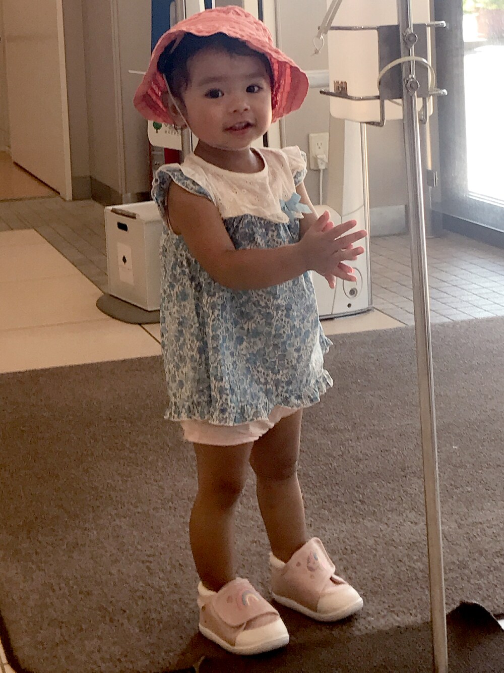 「真夏のアクティブスタイル、キッズファッション、女の子、キッズコーデ、サンダル、1歳、夏休み、ベビーコーデ、ベビー、ハッカベビー、HAKKA  BABY、ベビー服、ベビーファッション、娘コーデ、むすめ服」｜「BeBeのアイテム（チュニック、ブルー系）」を使った、ちゅーてぃさん（キッズ・80cm）の夏コーディネートの1枚目の写真