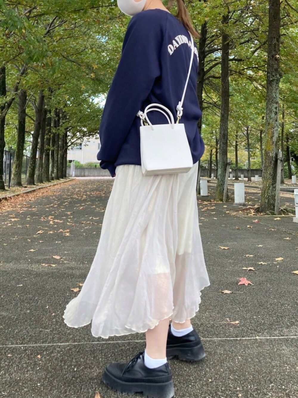 「ootd、カジュアルガーリー、ビッグスウェット、秋コーデ、シアースカート、Treat Ürself、だから秋服が好き」｜「RiLiのアイテム（スカート、ベージュ系）」を使った、manatsu01さん（レディース・158cm）の秋コーディネートの1枚目の写真