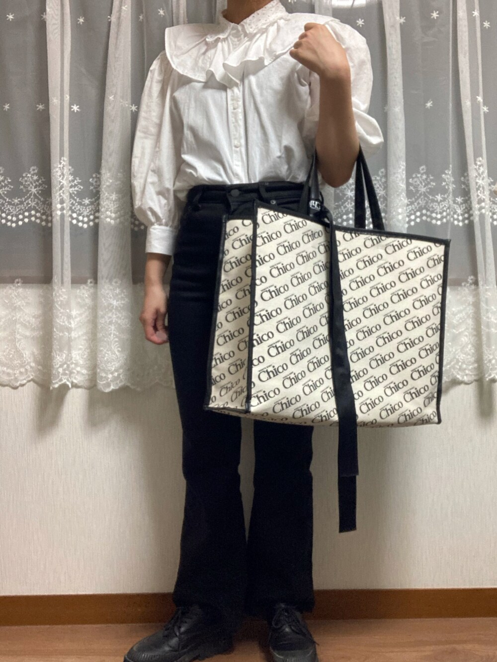 「ZARA、プチプラ、秋服、モノトーンコーデ、お洒落さんとつながりたい、ootd、ブラウス」｜「ZARAのアイテム（シャツ/ブラウス、ホワイト系）」を使った、manatsu01さん（レディース・158cm）の秋コーディネートの1枚目の写真