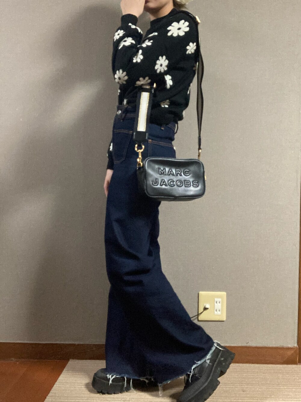 「クリスマスに着たい服、カジュアルコーデ、ootd、オトナカワイイ、ブラックコーデ、モノトーンコーデ、ヘザー(Heather)、マークバイマークジェイコブス、ザラ、ジーナシス(JEANASIS)」｜「Heatherのアイテム（ニット/セーター、ブラック系）」を使った、manatsu01さん（レディース・158cm）の冬コーディネートの1枚目の写真