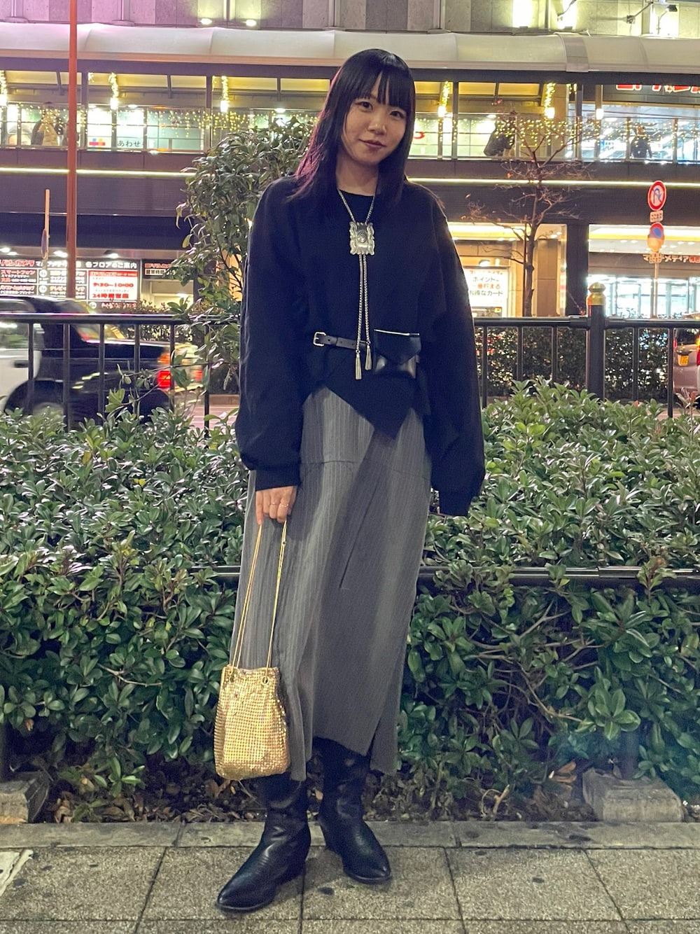 「今日のコーデ、おでかけコーデ、冬服、ワントーンコーデ、レイヤードスタイル、ブーツ、ワンピース、きれいめカジュアル、オトナカジュアル、高身長コーデ、高身長女子、真冬のあったかスタイル」｜「TOGA PULLAのアイテム（ネックレス、シルバー系）」を使った、moneさん（レディース・163cm）の冬コーディネートの1枚目の写真