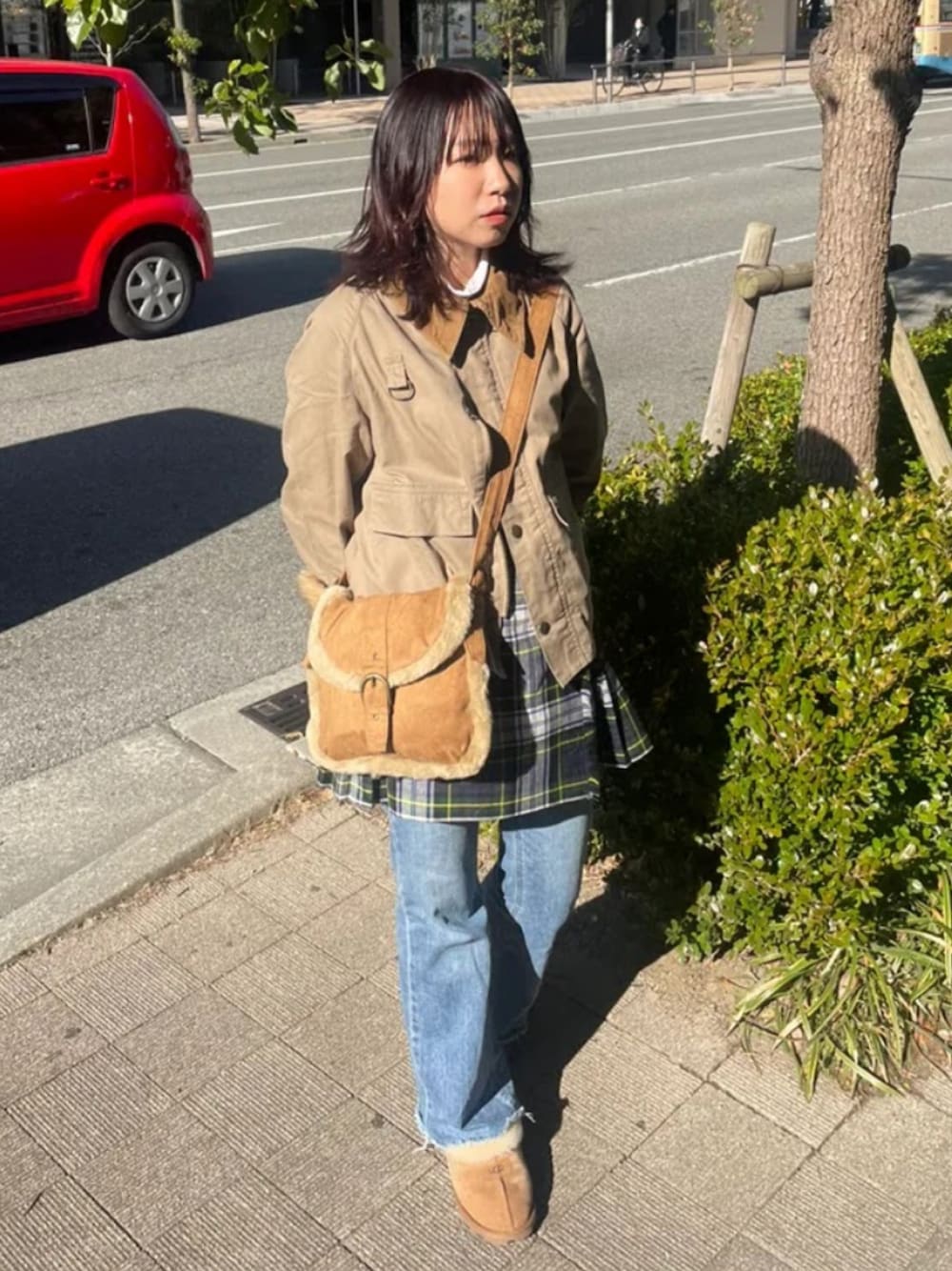 「冬アウター、パンツスタイル、オトナ女子、オトナカジュアル、秋冬コーデ、ootd、デニム、ジャケット、バブアー、barbour、レイヤードスタイル、高身長女子、高身長コーデ、デニムパンツ、ミニスカート」｜「FREAK'S STOREのBarbour/バブアー barbour sl spey casual/バブアースペイカジュアル（ブルゾン、ベージュ系）」を使った、moneさん（レディース・163cm）の冬コーディネートの1枚目の写真