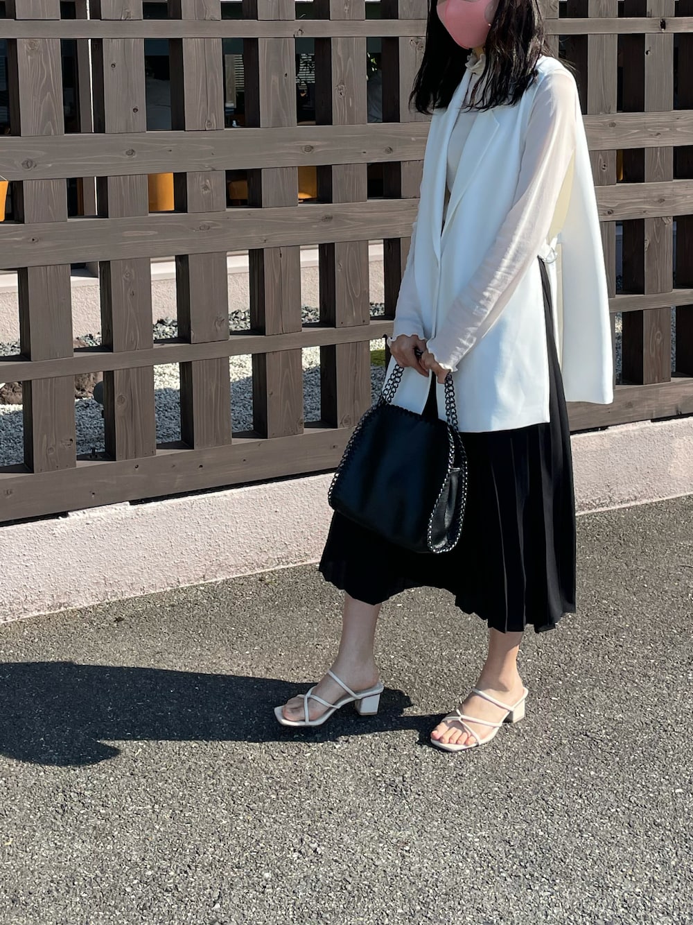 「ZARAのアイテム（ベスト、ホワイト系）」を使った、aikitnkさん（レディース・160cm）の秋コーディネートの1枚目の写真