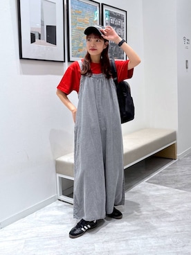 「アイテム（サロペット/オーバーオール、グレー系）」を使った、オカピさん（レディース・154cm）の秋コーディネート