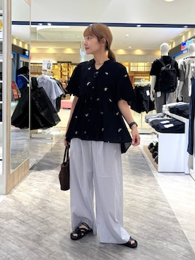 「GLOBAL WORK（グローバルワーク）のコットンナイロンパンツ/636583（その他パンツ、グレー系）」を使った、オカピさん（レディース）の夏コーディネート