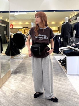「GLOBAL WORK（グローバルワーク）のライトダンボールコクーンパンツ/659046（その他パンツ、グレー系）」を使った、オカピさん（レディース）の春コーディネート