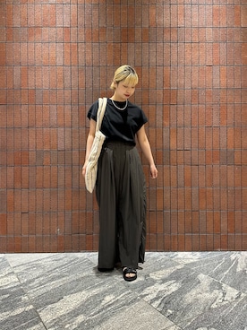 「URBAN RESEARCH(アーバンリサーチ)の『UR TECH』ギャザーワイドパンツ(その他パンツ、グレー系)」を使った、imamuraemiさん(レディース・159cm)の春コーディネート
