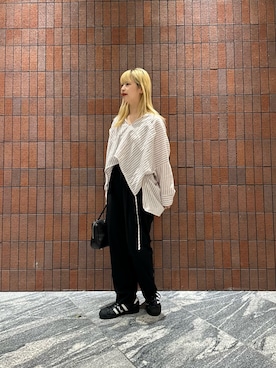 「URBAN RESEARCH(アーバンリサーチ)のラミーレーヨンギャザーヘムシャツ(シャツ/ブラウス、レッド系)」を使った、imamuraemiさん(レディース・159cm)の春コーディネート