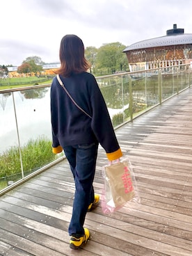 「アイテム（スニーカー、イエロー系）」を使った、POさん（レディース・156cm）の秋コーディネート
