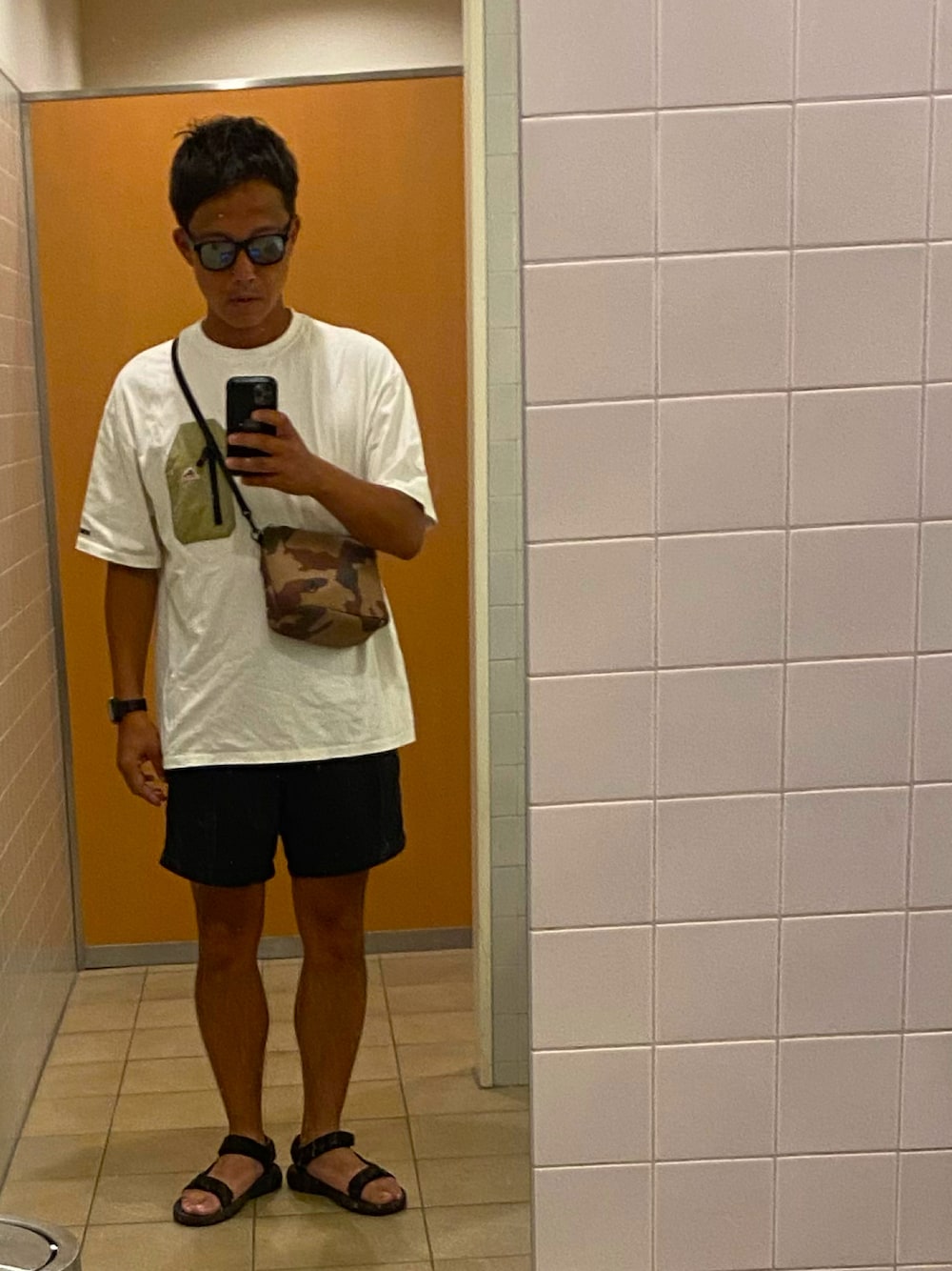 「KELTYのアイテム（Tシャツ/カットソー、ブラック系）」を使った、shinさん（メンズ・175cm）の夏コーディネートの1枚目の写真