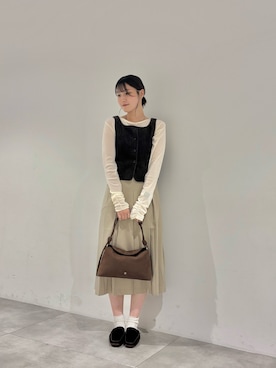「アイテム（ダウンベスト、ブラウン系）」を使った、だーこさん（レディース・165cm）の秋コーディネート
