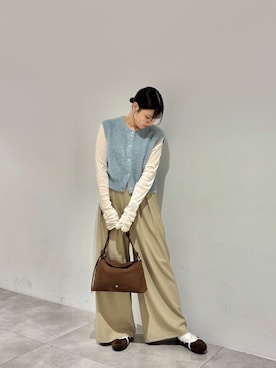 「SENSE OF PLACE by URBAN RESEARCH(センスオブプレイスバイアーバンリサーチ)の『洗濯可』ラメシャギーフロントボタンノースリーブニット(ニット/セーター、ブルー系)」を使った、だーこさん(レディース・165cm)の秋コーディネート