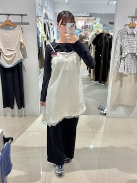 「SMELLY(スメリー)のカラーオーバルビーズネックレス(Necklace、レッド系)」を使った、だーこさん(レディース・165cm)の春コーディネート