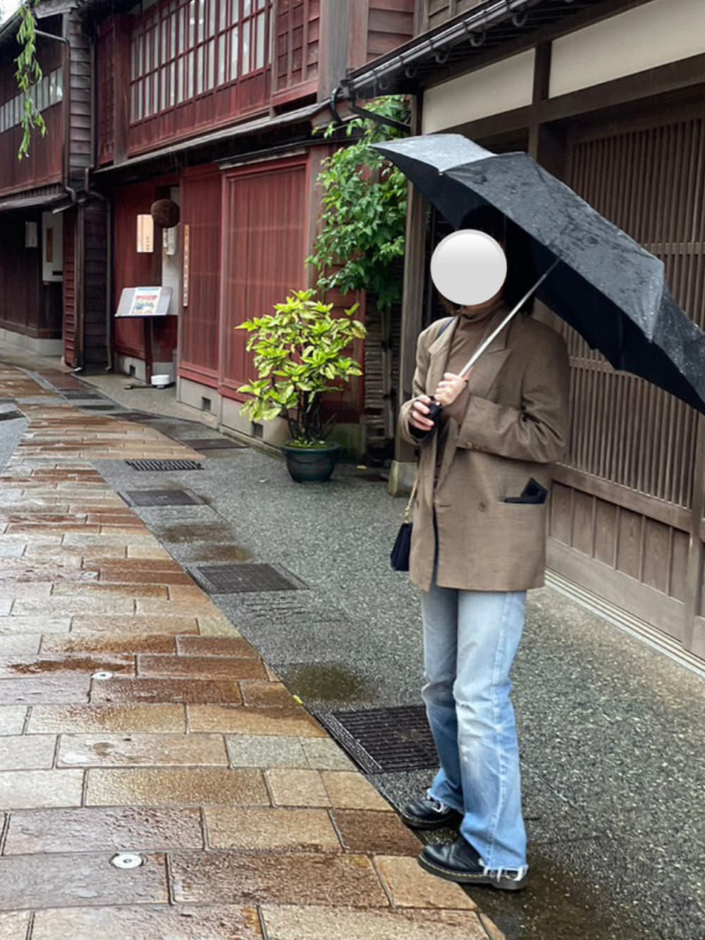 「春、春コーデ、フレアデニム、リーバイス、リーバイス古着」｜「GUのアイテム（トップス、ベージュ系）」を使った、hn00g0kさん（レディース・162cm）の冬コーディネートの1枚目の写真