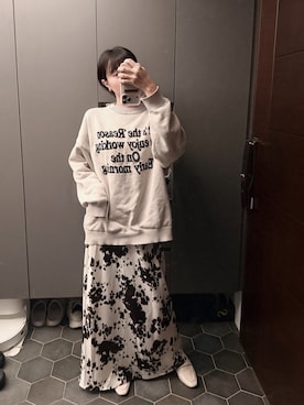 「LOWRYS FARM（ローリーズファーム）のアイテム（スカート、ベージュ系）」を使った、Hannahさん（レディース・168cm）の冬コーディネート