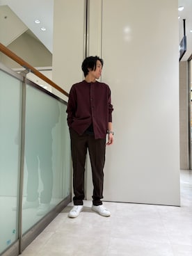「URBAN RESEARCH DOORS（アーバンリサーチドアーズ）の『UR TECH』 200日 クルーネックカーディガン 26AW（カーディガン/ボレロ、レッド系）」を使った、mune15さん（メンズ・169cm）の秋コーディネート