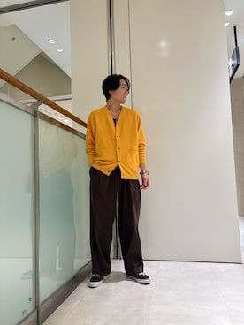 「URBAN RESEARCH DOORS（アーバンリサーチドアーズ）のFORK&SPOON　PROVORONE Vネックカーディガン（カーディガン/ボレロ、イエロー系）」を使った、mune15さん（メンズ・169cm）の秋コーディネート