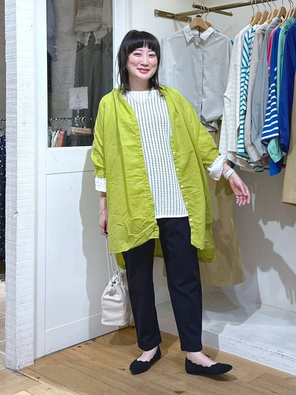 「カジュアル、ベーシック/シンプル、体型カバー、休日コーデ、ママコーデ、楽ちんコーデ、春コーデ、クリップスタッフ_studio CLIP、旅行、studio CLIP、着痩せ・細見え、シンプルコーデ、ワンピース、ロンT、テーパードパンツ」｜「LOWRYS FARMのステンレス１Ｐリング　180651（リング、イエロー系）」を使った、haru.さん（レディース・160cm）の春コーディネートの1枚目の写真