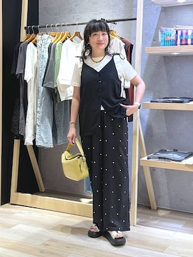 「LOWRYS FARM（ローリーズファーム）のステンレスｈｏｏｐピアス　588509（ピアス（両耳用）、ゴールド系）」を使った、haru.さん（レディース・160cm）の夏コーディネート