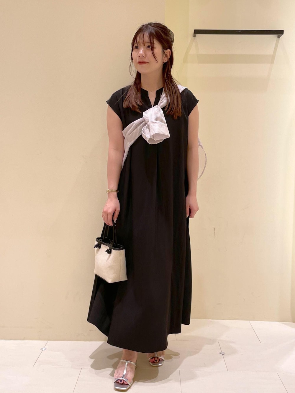 「ropepicnic_snap、snapme_jun、初夏コーデ、夏コーデ、初秋コーデ、秋コーデ、デートコーデ、お出かけコーデ、旅行コーデ、アウトドアコーデ、推し活コーデ、女子会コーデ、スカートスタイル、体型カバー、ワントーンコーデ」｜「ROPE' PICNICのスクエアトゥチュールミュール（パンプス、ブラック系）」を使った、rinaさん（レディース・155cm）の夏コーディネートの1枚目の写真