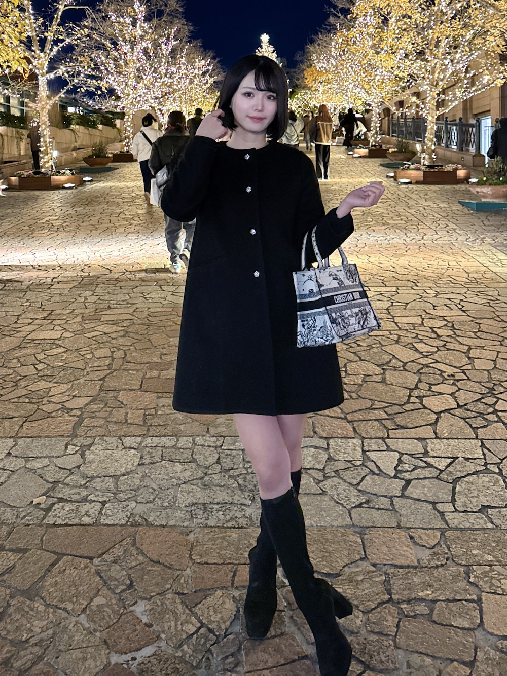 「冬コーデ、クリスマスコーデ、ブーツスタイル、大人ガーリー、アナトリエ(anatelier)」｜「Diorのアイテム（トートバッグ、ホワイト系）」を使った、hananoさん（骨格ストレート・レディース・169cm）の冬コーディネートの1枚目の写真