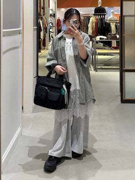 「LEPSIM（レプシィム）のカットイージーワイドパンツ　499173（その他パンツ、グレー系）」を使った、sereaさん（レディース）の春コーディネート