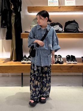 「LEPSIM（レプシィム）の楊柳柄イージーパンツ　290321（その他パンツ、ブルー系）」を使った、sereaさん（レディース）の夏コーディネート