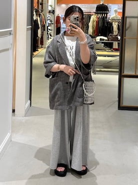 「LEPSIM（レプシィム）のカットイージーワイドパンツ　499173（その他パンツ、グレー系）」を使った、sereaさん（レディース）の春コーディネート