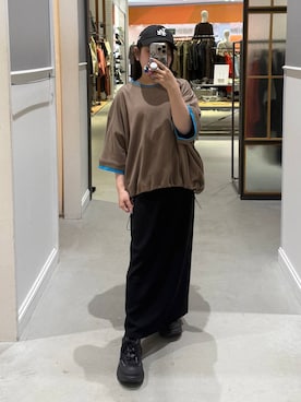 「LEPSIM（レプシィム）の14ゲージニットナロースカート　242468（スカート、ブラック系）」を使った、sereaさん（レディース）の春コーディネート