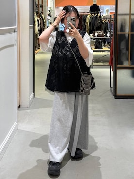 「LEPSIM（レプシィム）のカットイージーワイドパンツ　499173（その他パンツ、グレー系）」を使った、sereaさん（レディース）の春コーディネート
