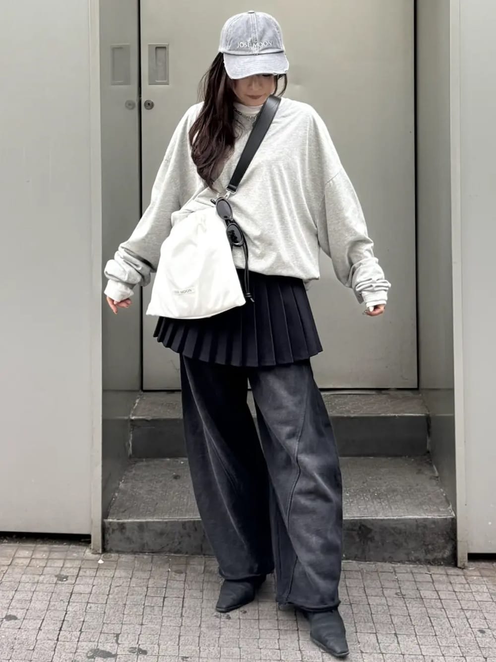 JOSE MOONのショルダーバッグを使った人気ファッションコーディネート 