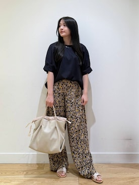 「URBAN RESEARCH DOORS（アーバンリサーチドアーズ）の『接触冷感/吸水速乾/イージーケア』フラワープリントドライタッチリラックスパンツ（その他パンツ）」を使った、あきらさん（レディース・149cm）の夏コーディネート