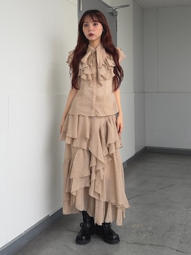 「SLY（スライ）のFRILL RIBBON BLOUSE フリルリボンブラウス 夏服（シャツ/ブラウス、ベージュ系）」を使った、永田紗也佳さん（レディース・156cm）の夏コーディネート