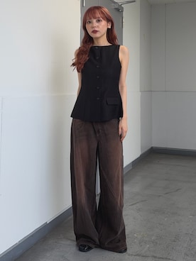 「SLY（スライ）のJ/W SOFT SWITCHING STRAIGHT PT ジャストウエストソフトスウィッチングストレートパンツ 夏服 秋服（デニムパンツ、ブラウン系）」を使った、永田紗也佳さん（レディース・156cm）の夏コーディネート