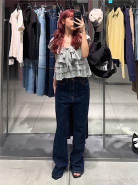 「SLY（スライ）のFRILL CUT RIBBON TOPS フリルカットリボントップス 夏服 秋服（Tシャツ/カットソー、グレー系）」を使った、永田紗也佳さん（レディース・156cm）の夏コーディネート
