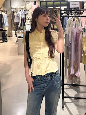 「SLY（スライ）のRANDOM SHIRRING CUT TOPS ランダムシャーリングカットトップス 春服 夏服（Tシャツ/カットソー、イエロー系）」を使った、永田紗也佳さん（レディース・156cm）の春コーディネート