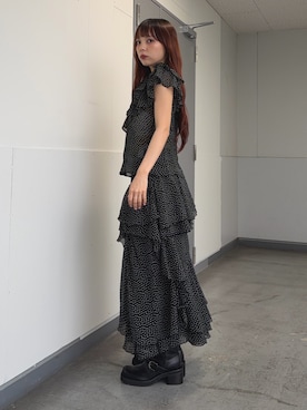「SLY（スライ）のFRILL RIBBON BLOUSE フリルリボンブラウス 夏服（シャツ/ブラウス、ブラック系）」を使った、永田紗也佳さん（レディース・156cm）の夏コーディネート