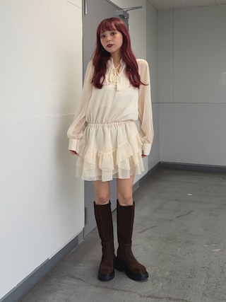 「SLY(スライ)のSTAND TASSEL FRILL S/OP スタンドタッセルフリルショートワンピース 秋服 冬服(ワンピース)」を使った、永田紗也佳さん(レディース・156cm)の秋コーディネート