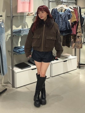 「SLY（スライ）のWASHED PUFFER SHORT BZ ウォッシュドパッファーショートブルゾン 秋服 冬服（ブルゾン、ブラウン系）」を使った、永田紗也佳さん（レディース・156cm）の夏コーディネート
