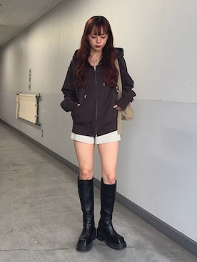 「アイテム（パーカー）」を使った、永田紗也佳さん（レディース・156cm）の秋コーディネート