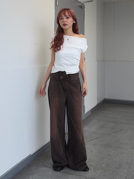 「SLY（スライ）のJ/W SOFT SWITCHING STRAIGHT PT ジャストウエストソフトスウィッチングストレートパンツ 夏服 秋服（デニムパンツ、ブラウン系）」を使った、永田紗也佳さん（レディース・156cm）の夏コーディネート