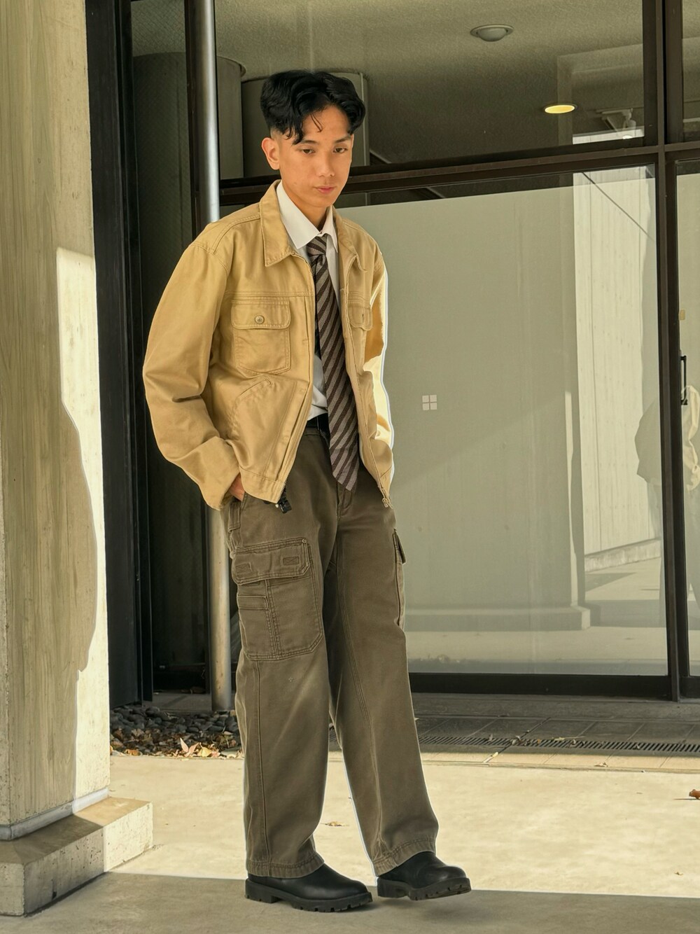 「outfit、古着MIX」｜「ZARAのアイテム（カーゴパンツ、グリーン系）」を使った、cjvmxxsさん（メンズ・170cm）の春コーディネートの1枚目の写真