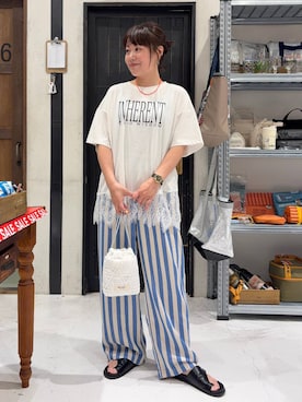 「niko and...（ニコアンド）のマルチ 巾着 ショルダーバッグ（ショルダーバッグ、ホワイト系）」を使った、カワモトさん（レディース・162cm）の夏コーディネート