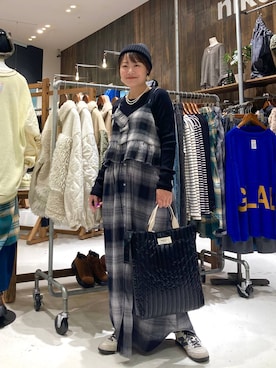 「niko and...（ニコアンド）のオリジナル2WAYテープトートバッグ（トートバッグ）」を使った、カワモトさん（レディース・162cm）の秋コーディネート