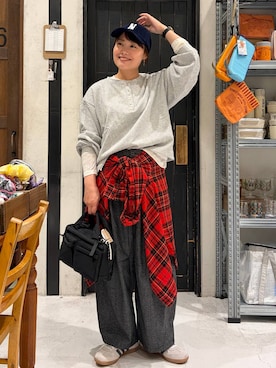 「niko and...（ニコアンド）のアソートヘンリーレイヤープルオーバー（スウェット、グレー系）」を使った、カワモトさん（レディース・162cm）の秋コーディネート