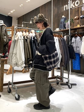 「アイテム（カーゴパンツ）」を使った、カワモトさん（レディース・162cm・30代）の秋コーディネート