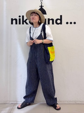 「niko and...（ニコアンド）のオリジナル ポケット巾着トート（トートバッグ、ブルー系）」を使った、カワモトさん（レディース・162cm）の春コーディネート