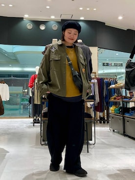 「アイテム（ミリタリージャケット）」を使った、カワモトさん（レディース・162cm）の秋コーディネート