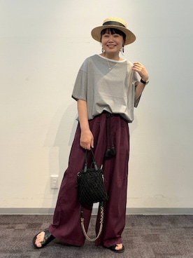 「niko and...（ニコアンド）のDRYイージーワイドパンツ（その他パンツ、レッド系）」を使った、カワモトさん（レディース・162cm）の夏コーディネート