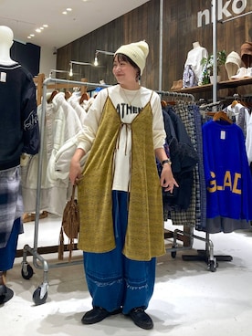 「niko and...（ニコアンド）の【NKJ 2025AW】REMAKE BARREL DENIM（デニムパンツ）」を使った、カワモトさん（レディース・162cm）の秋コーディネート